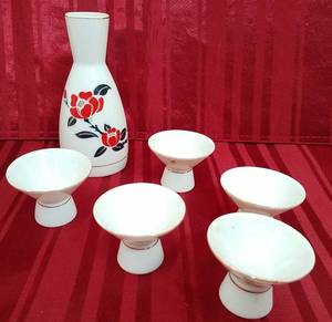 lot 421 image: Ozeki Sake Serving Set