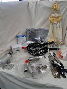 lot 426 image: Kitchen Items
