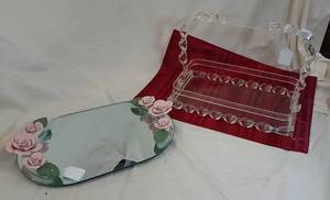 lot 461 image: 2 Dresser Trays