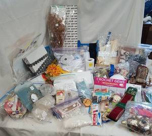 lot 464 image: Craft Supplies