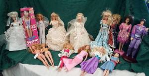 lot 493 image: Assorted Barbie (and Lookalike) Dolls