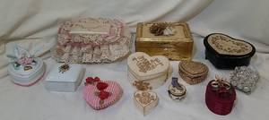 lot 503 image: Decorative Boxes