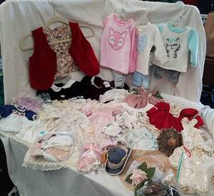 lot 509 image: Doll Clothes