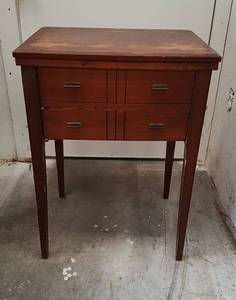 lot 514 image: Vintage Sewing Machine