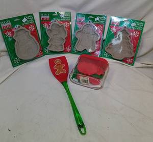 lot 515 image: Christmas Baking Tools