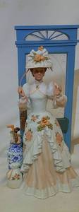 lot 517 image: Avon porcelain Figurine