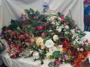 lot 478 image: Artificial Flowers &amp Greenery