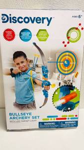 lot 66 image: Discovery Bullseye Archery Set