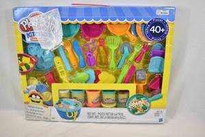 lot 55 image: Playdoh Kitchen Set 40 Pieces
