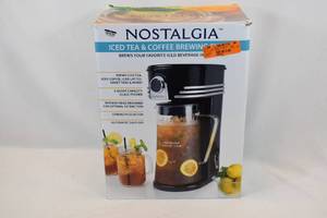 lot 78 image: Nostalgia Iced Tea & Coffet Brew