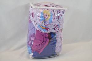 lot 112 image: Frozen Comforter and Bed Sheets - Full Size
