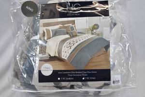lot 113 image: Hallmart Collectibles 7pc King Comforter Set