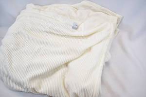 lot 119 image: Heated Blanket (Missing power adapter)