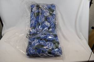 lot 124 image: Midnight Navy Hydrangea SwingBench Cusion 36x16x3in