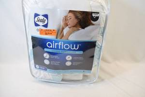lot 135 image: Sealy Airflow Cooling Mattress Pad 60x80in Queen  Full