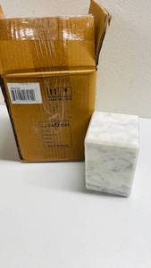 lot 185 image: Global Views Block of Granite