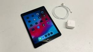 lot 201 image: Apple iPad Air 32GB (Battery Issues)