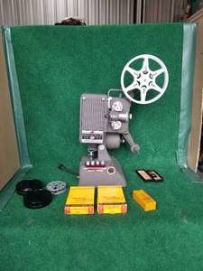 lot 4 image: Vintage film projector