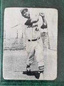 lot 12 image: Hank Aaron baseball card
