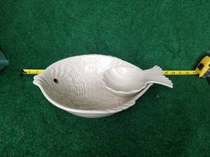 lot 9 image: Household items -dishware