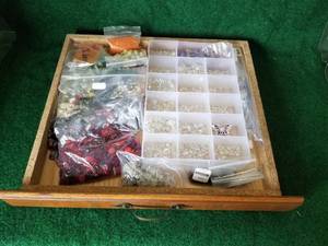 lot 53 image: Jewelry making supplies