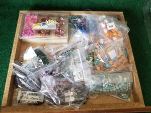 lot 62 image: Jewelry making supplies