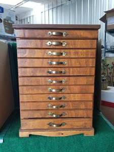 lot 224 image: Multi drawer jewelry stand