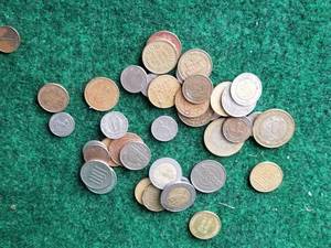 lot 50 image: Vintage coins