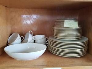 lot 45 image: China set by Lenox