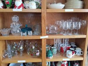 lot 46 image: Household items