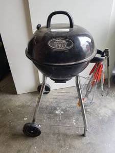 lot 63 image: Masterbuilt Grill