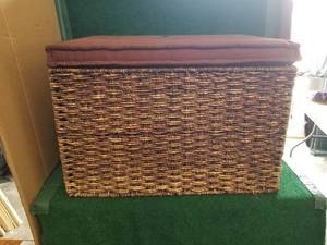 lot 73 image: Furniture