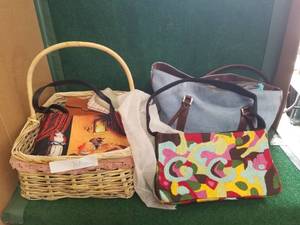 lot 81 image: Household items