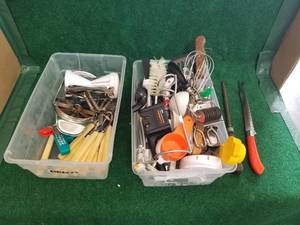 lot 83 image: Household items