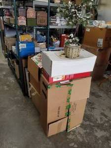 lot 87 image: Household items - Christmas