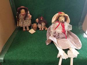lot 226 image: Wood dolls