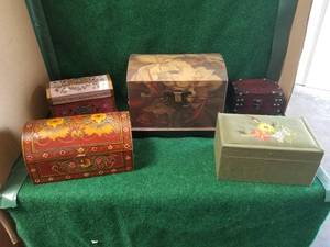 lot 96 image: Household items - decorative boxes