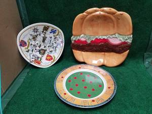 lot 107 image: DECORATIVE ITEMS - serving trays