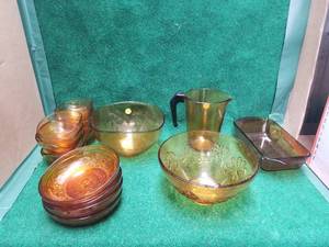 lot 116 image: Household items - brown gllassware
