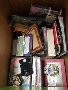 lot 121 image: Photo frames and albums