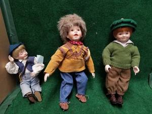 lot 133 image: Dolls