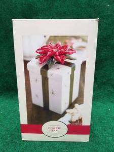 lot 138 image: Christmas themed cookie jar