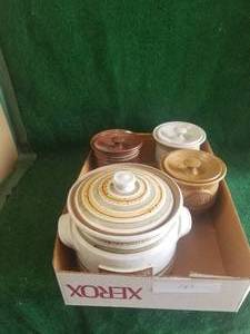 lot 185 image: Household items - containers