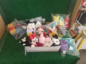 lot 197 image: Disney collectibles