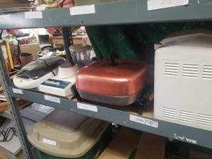 lot 214 image: Appliance lot