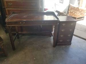 lot 253 image: Desk and File Cabinet