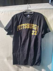 lot 265 image: Pittsburgh Pirates - McCutchen tshirt