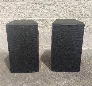 lot 11 image: Pair of JBL Professional Series Control 29AV Premium Indoor  Outdoor Speaker w Wall Mount