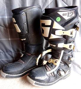 lot 8 image: Gaerne SG-12 Boots-BlackWhite - SIZE 9