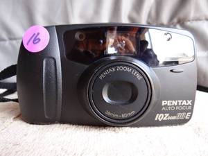 lot 16 image: Pentax IQZoom- 80e- zoom lens camera - Vintage Film - 35mm point shoot camera - $$